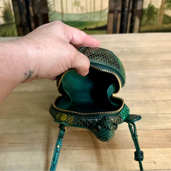 Tory Burch Green Embossed Leather Mini Turtle Crossbody Shoulder Bag - Picture 8 of 16